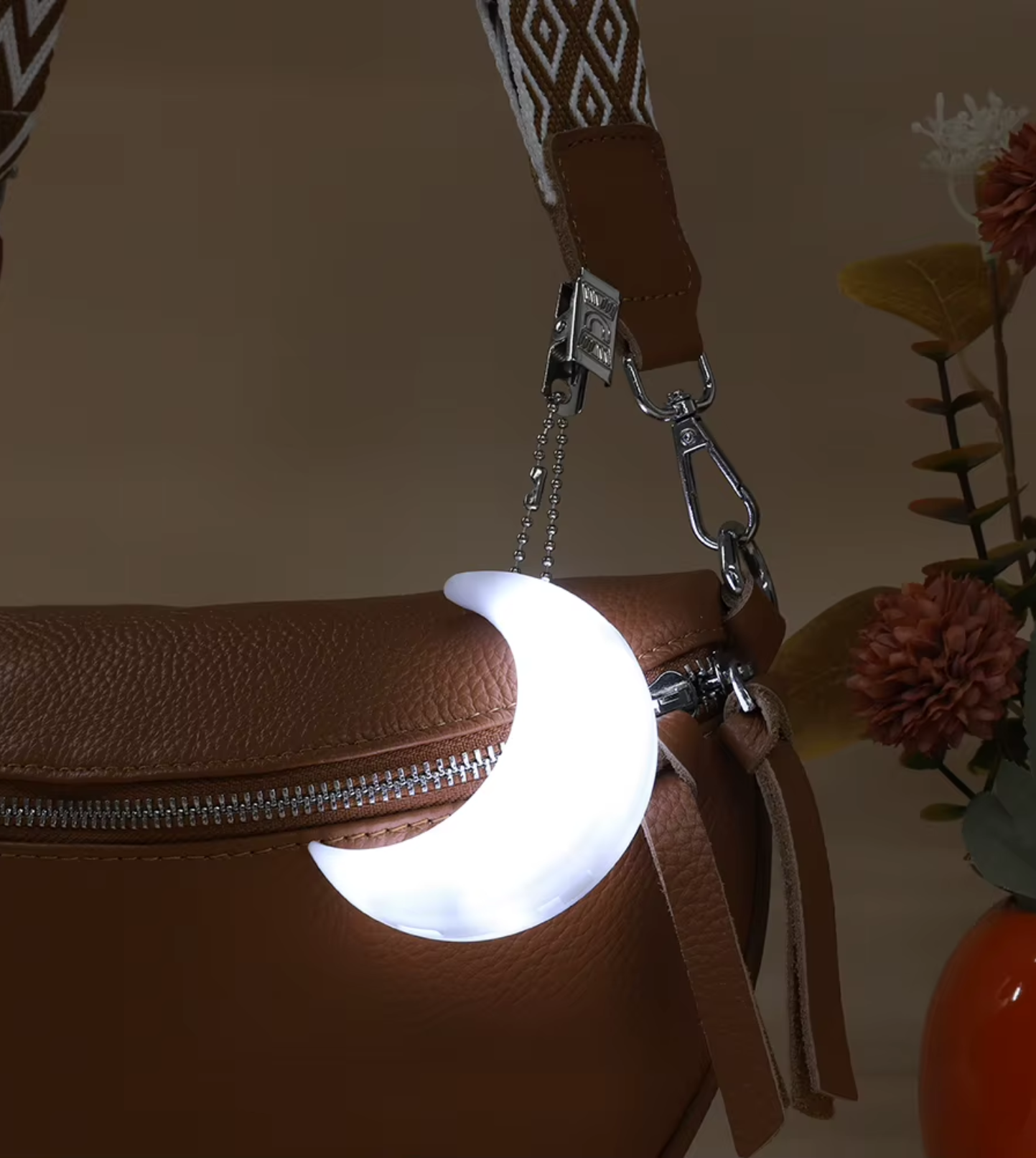 Purse Lume Motion Sensor Crescent Light